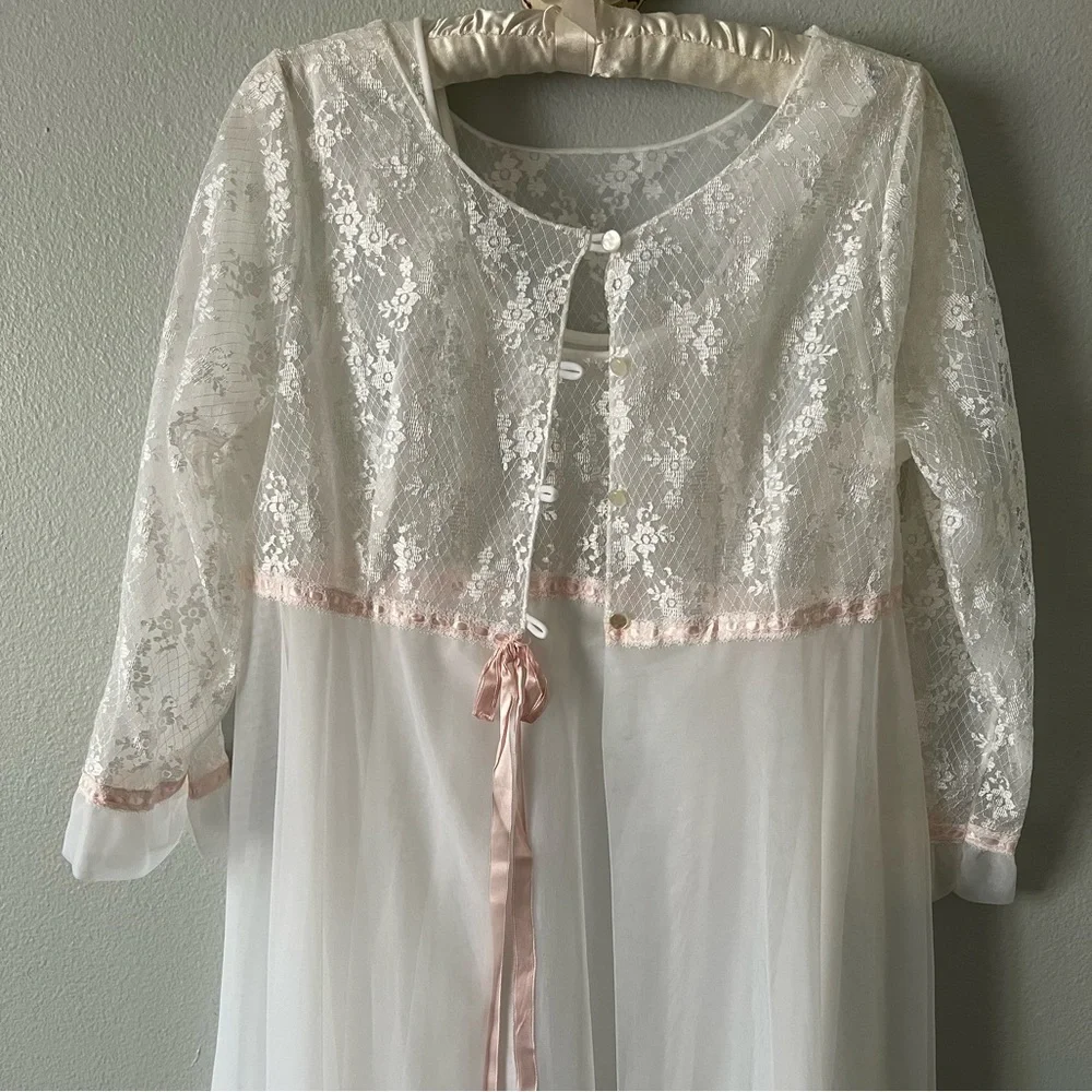 Vintage Radcliffe Peingnor Robe and Nightgown Set White Lace Medium 50โs EVC - Picture 10 of 14